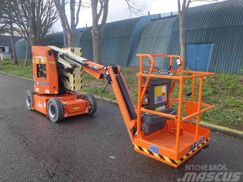 JLG E300AJP Plataformas con brazo de elevación manual