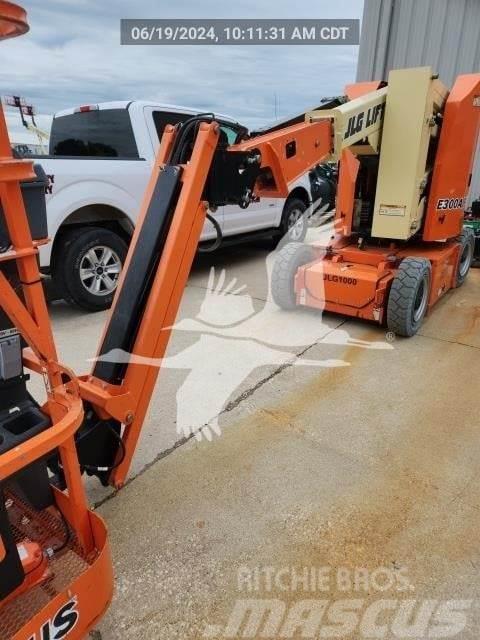 JLG E300AJP Plataformas con brazo de elevación manual