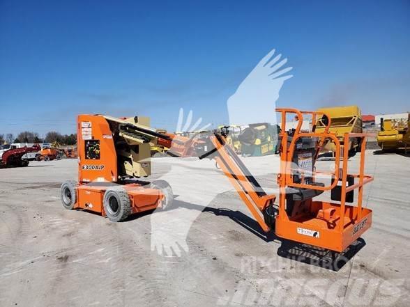 JLG E300AJP Plataformas con brazo de elevación manual