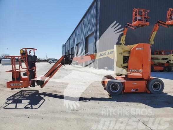 JLG E300AJP Plataformas con brazo de elevación manual