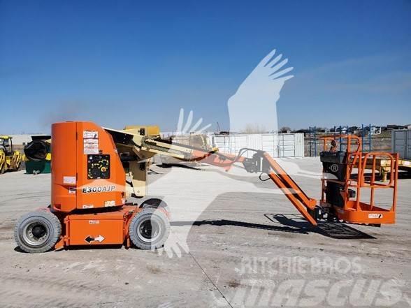 JLG E300AJP Plataformas con brazo de elevación manual