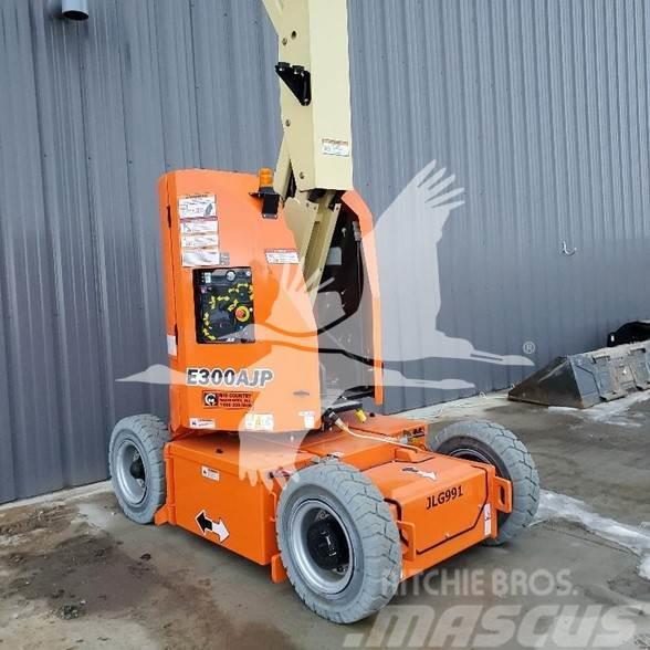 JLG E300AJP Plataformas con brazo de elevación manual