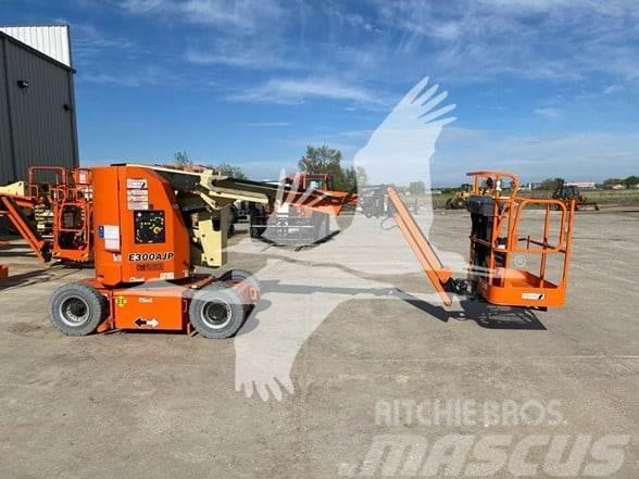 JLG E300AJP Plataformas con brazo de elevación manual