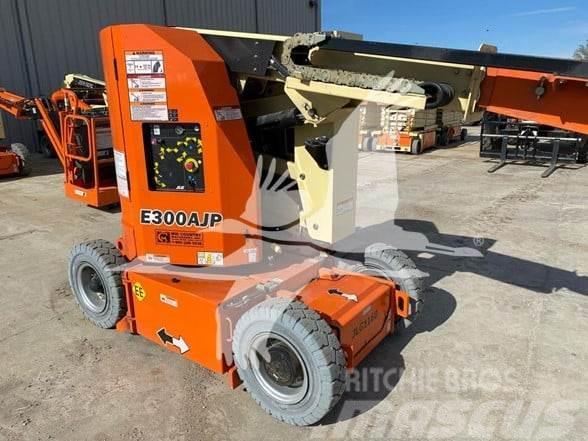 JLG E300AJP Plataformas con brazo de elevación manual