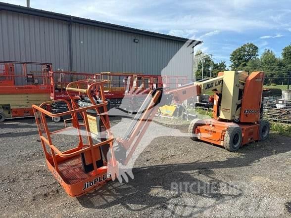 JLG E300AJP Plataformas con brazo de elevación manual