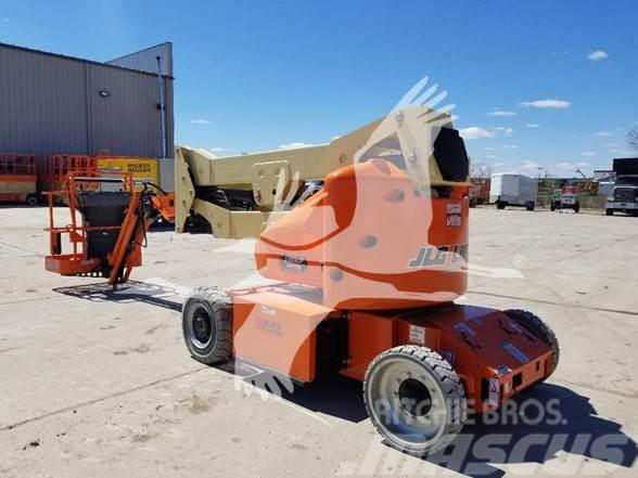 JLG E400AJPN Plataformas con brazo de elevación manual