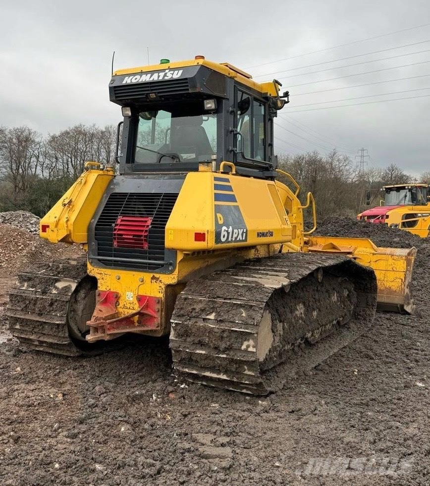 Komatsu D61PXI-24 Buldozer sobre oruga