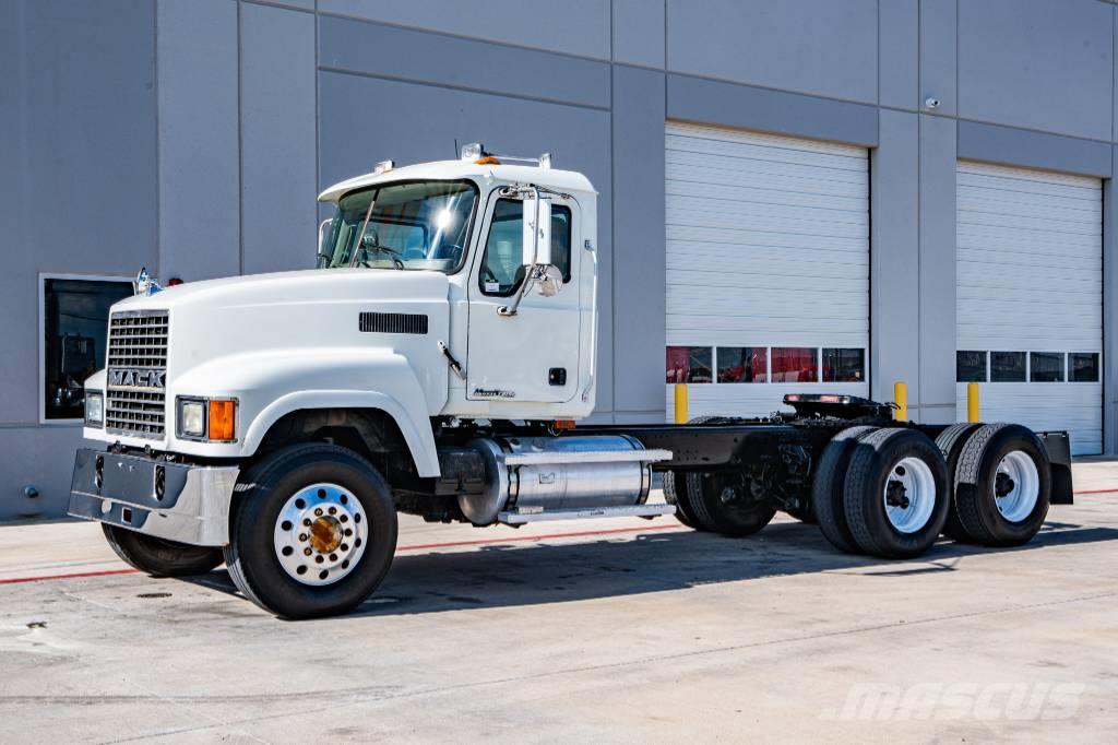 Mack CHN 613 Camiones tractor