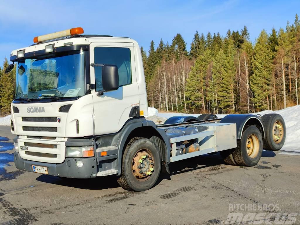 Scania P 320 Camiones con chasís y cabina