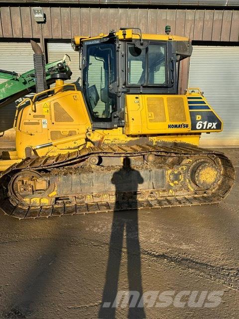 Komatsu D61PXi-24 Buldozer sobre oruga