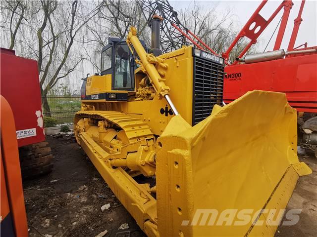 Komatsu D155A Buldozer sobre oruga