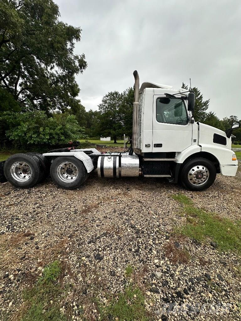 Volvo VNM Camiones tractor