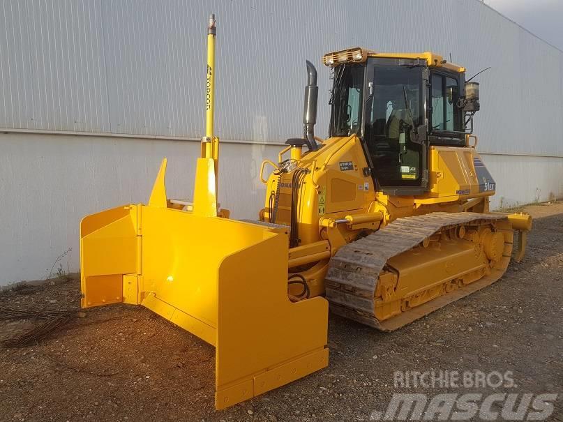 Komatsu D51EX-22 Buldozer sobre oruga