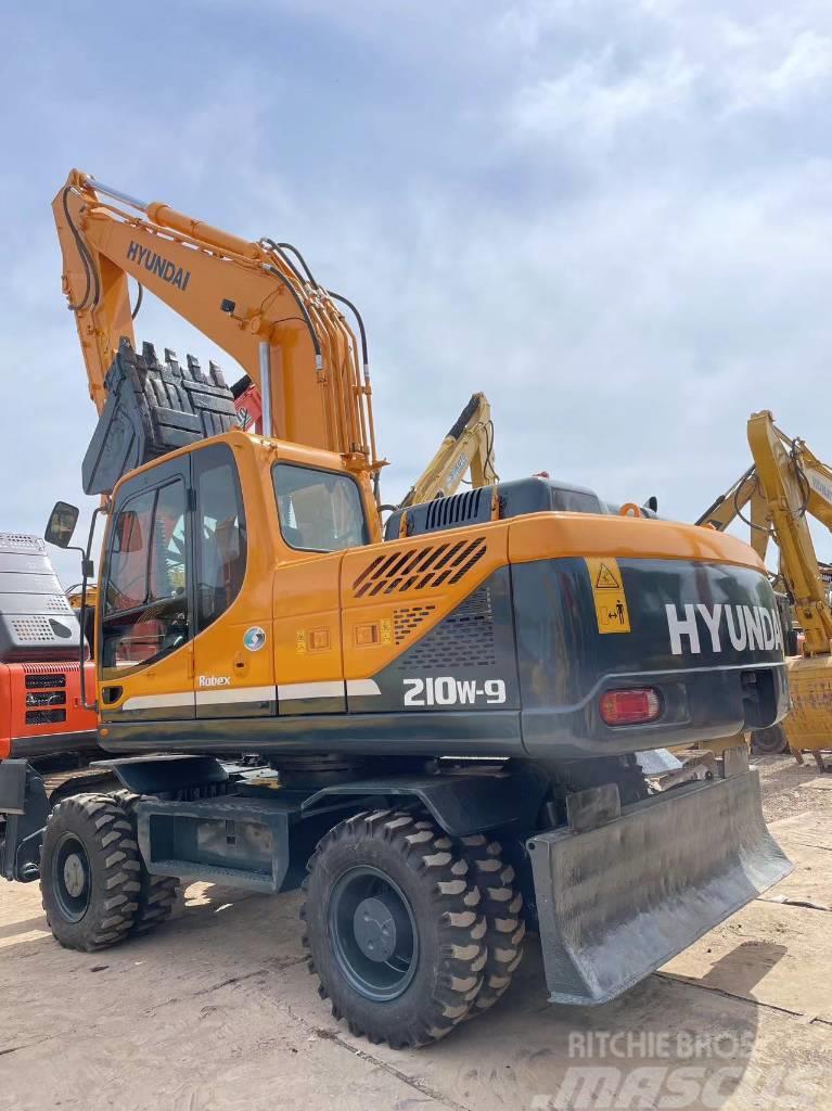 Hyundai R210W-9 Excavadoras de ruedas