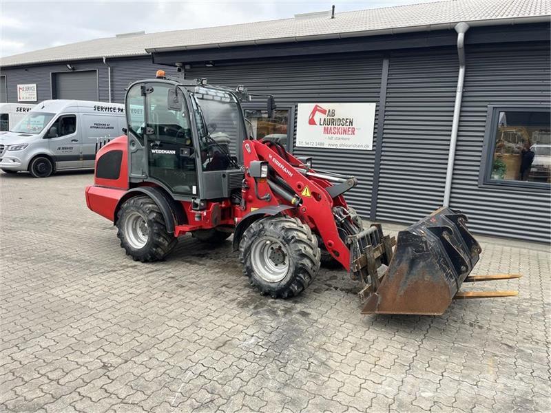 Weidemann 2080 lukket kabine skovl og gafler Minicargadoras