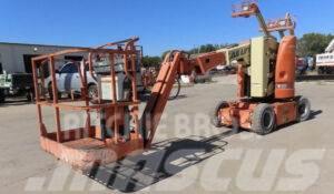 JLG E300AJP Plataformas con brazo de elevación manual