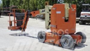 JLG E300AJP Plataformas con brazo de elevación manual