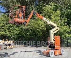 JLG E300AJP Plataformas con brazo de elevación manual