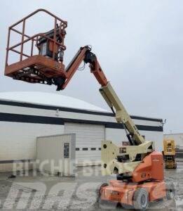 JLG E400AJPN Plataformas con brazo de elevación manual