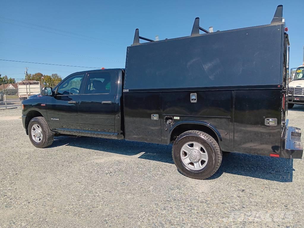 RAM 3500 Caja abierta/laterales abatibles