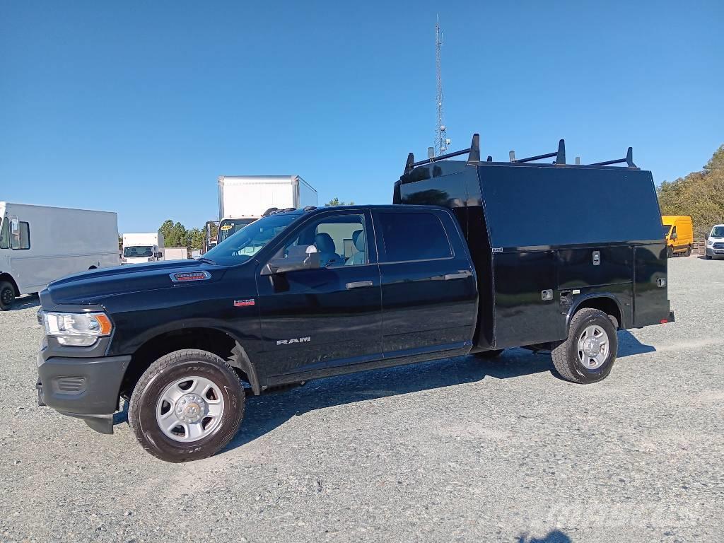 RAM 3500 Caja abierta/laterales abatibles