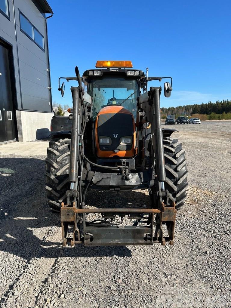 Valtra N101 Tractores