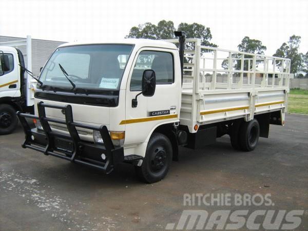 Nissan Cabstar Camiones de cama baja