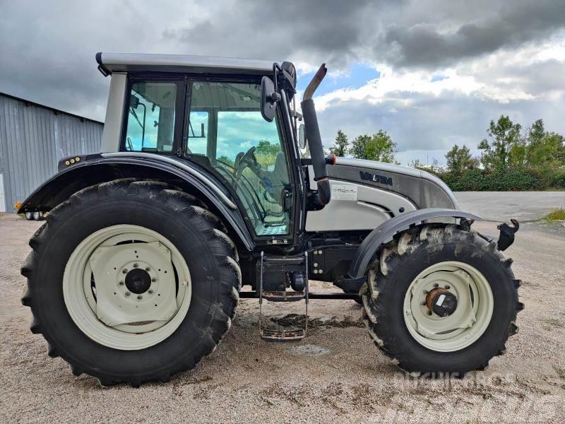 Valtra N121 Tractores