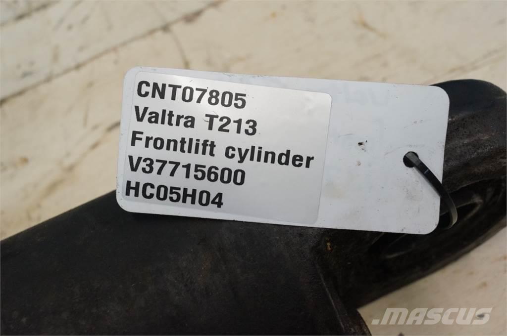 Valtra T213 Accesorios para cargador frontal