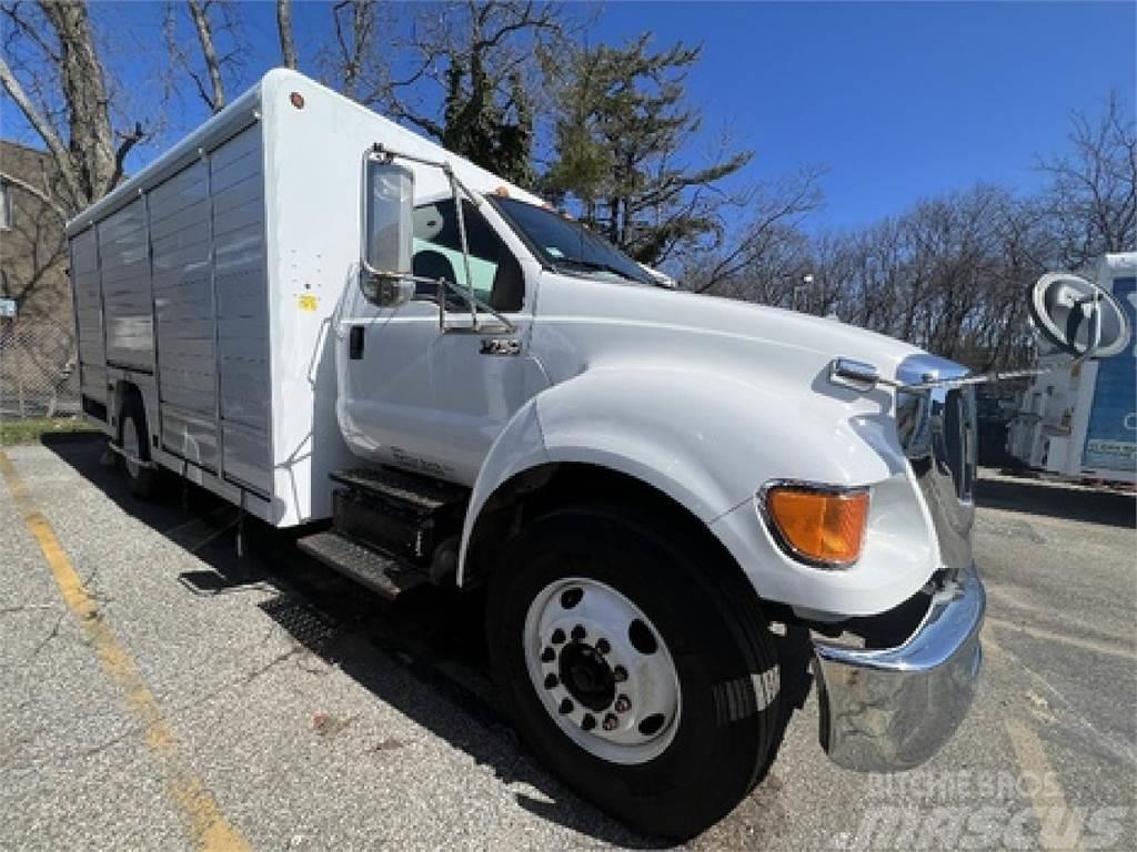 Ford F750 Camiones con caja de remolque