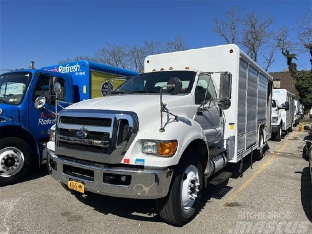 Ford F750 Camiones con caja de remolque