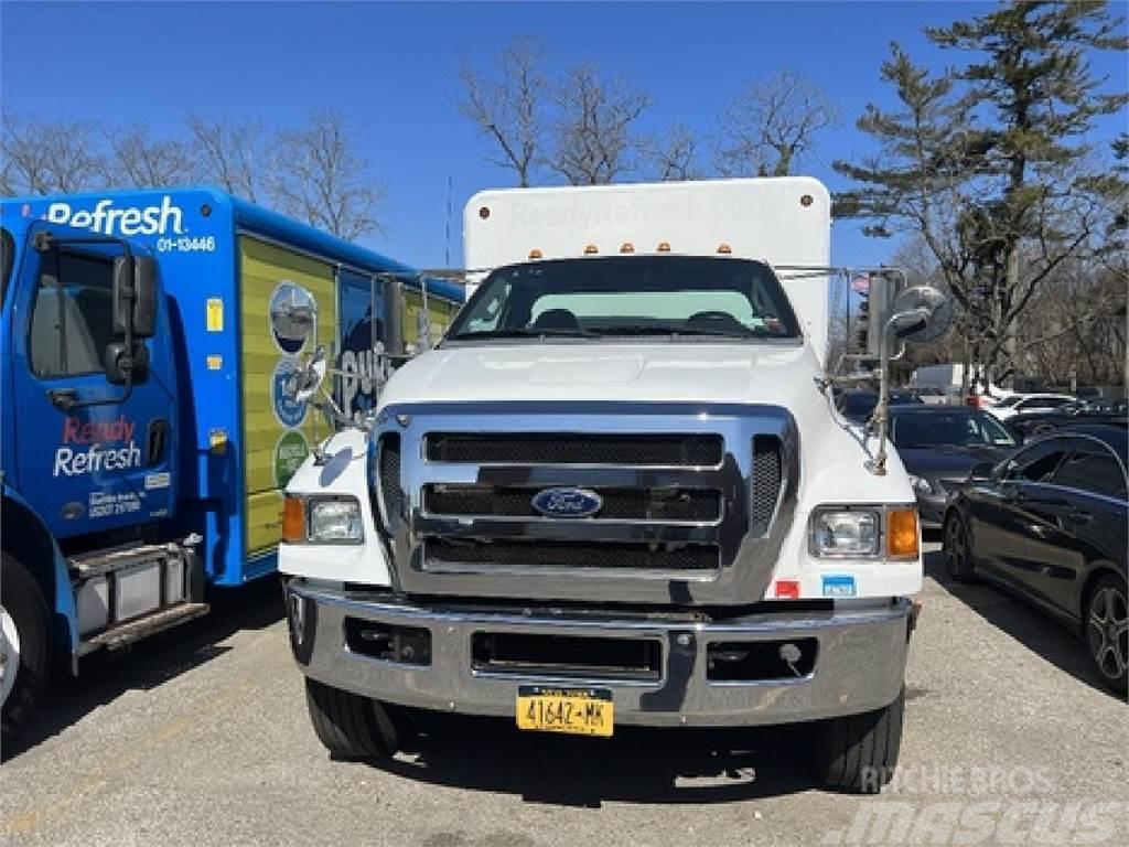 Ford F750 Camiones con caja de remolque