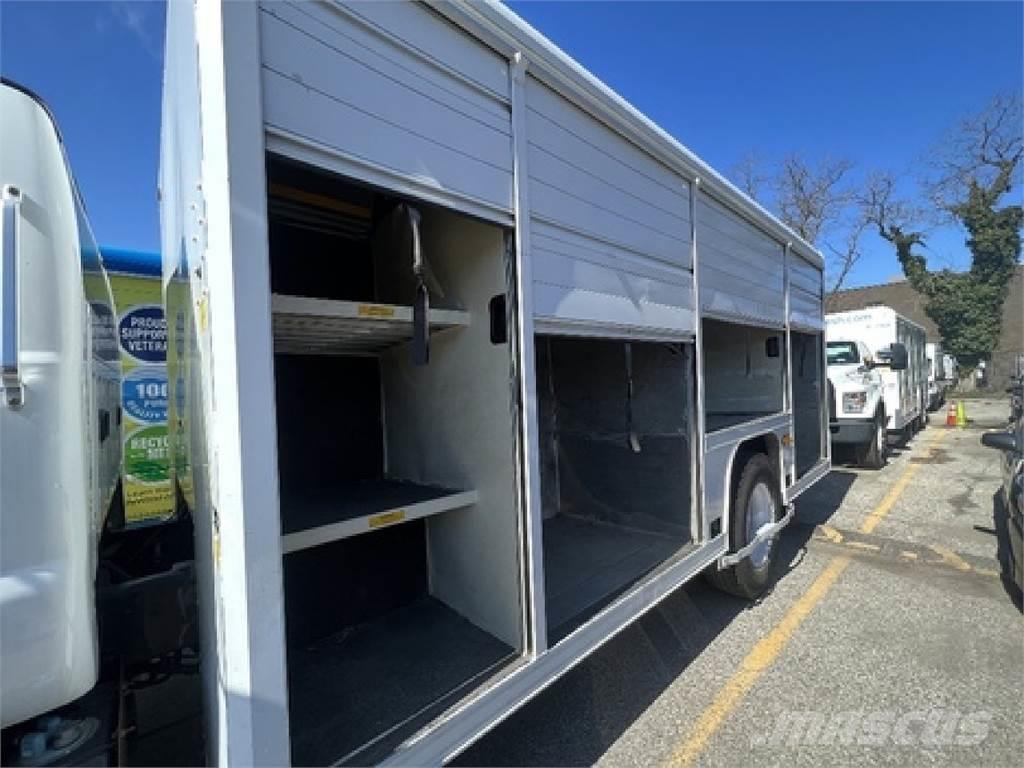 Ford F750 Camiones con caja de remolque