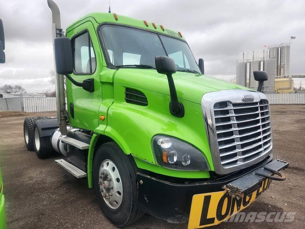 Freightliner CA113DC Camiones tractor