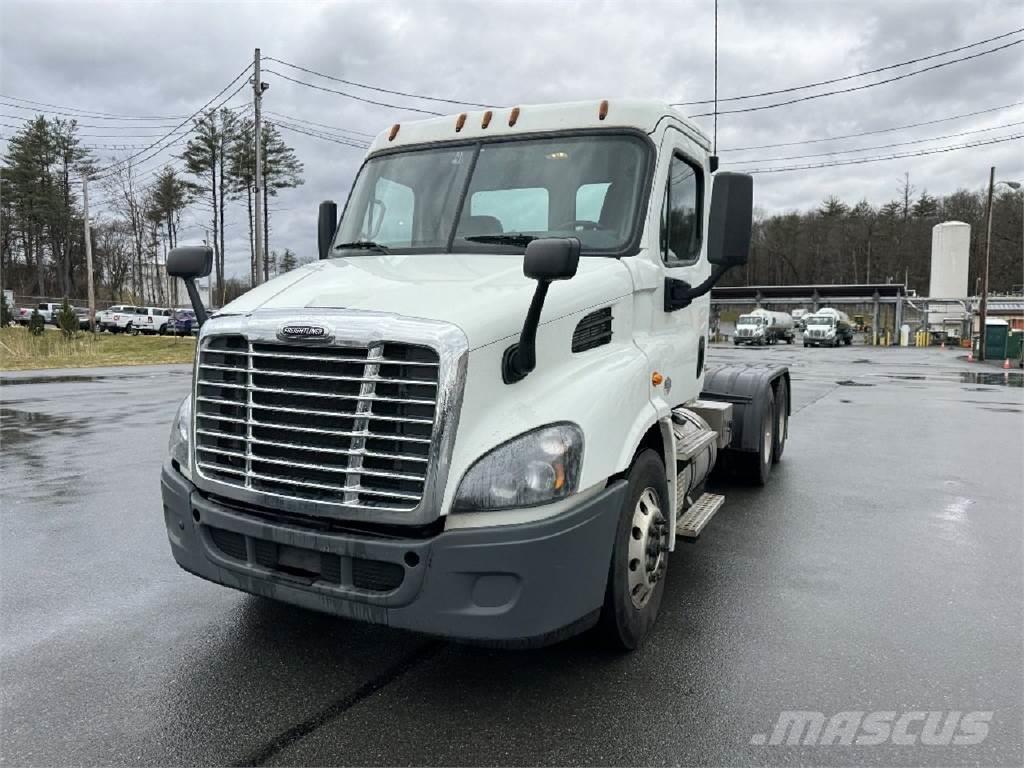 Freightliner CA113DC Camiones tractor