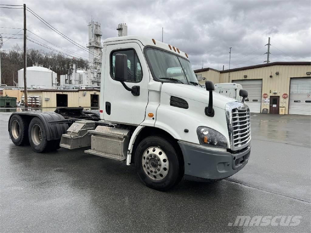 Freightliner CA113DC Camiones tractor