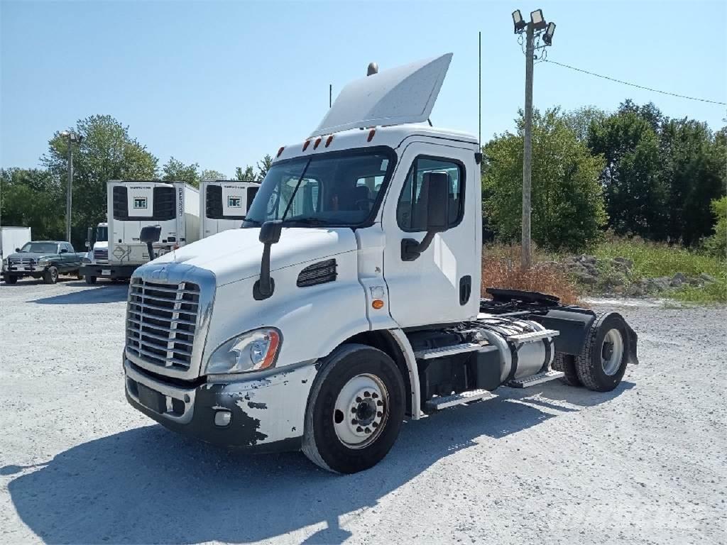 Freightliner CA113DC Camiones tractor