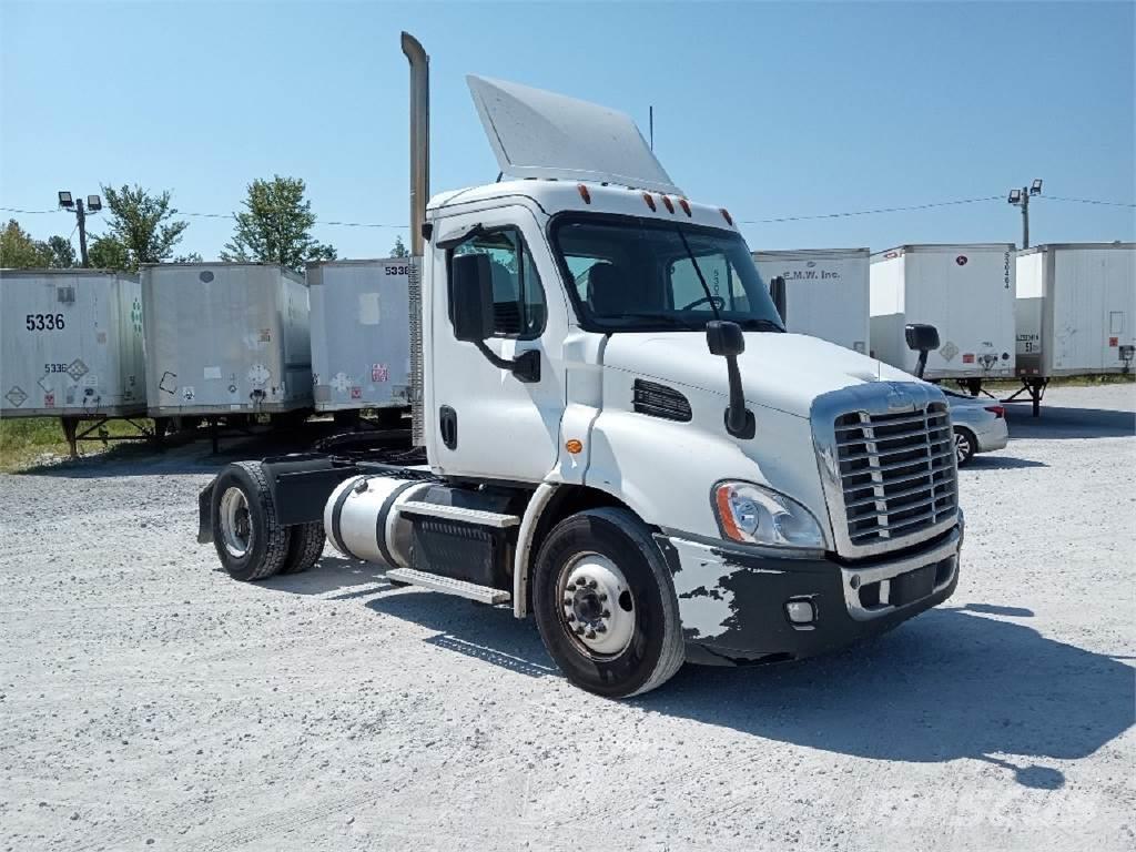 Freightliner CA113DC Camiones tractor