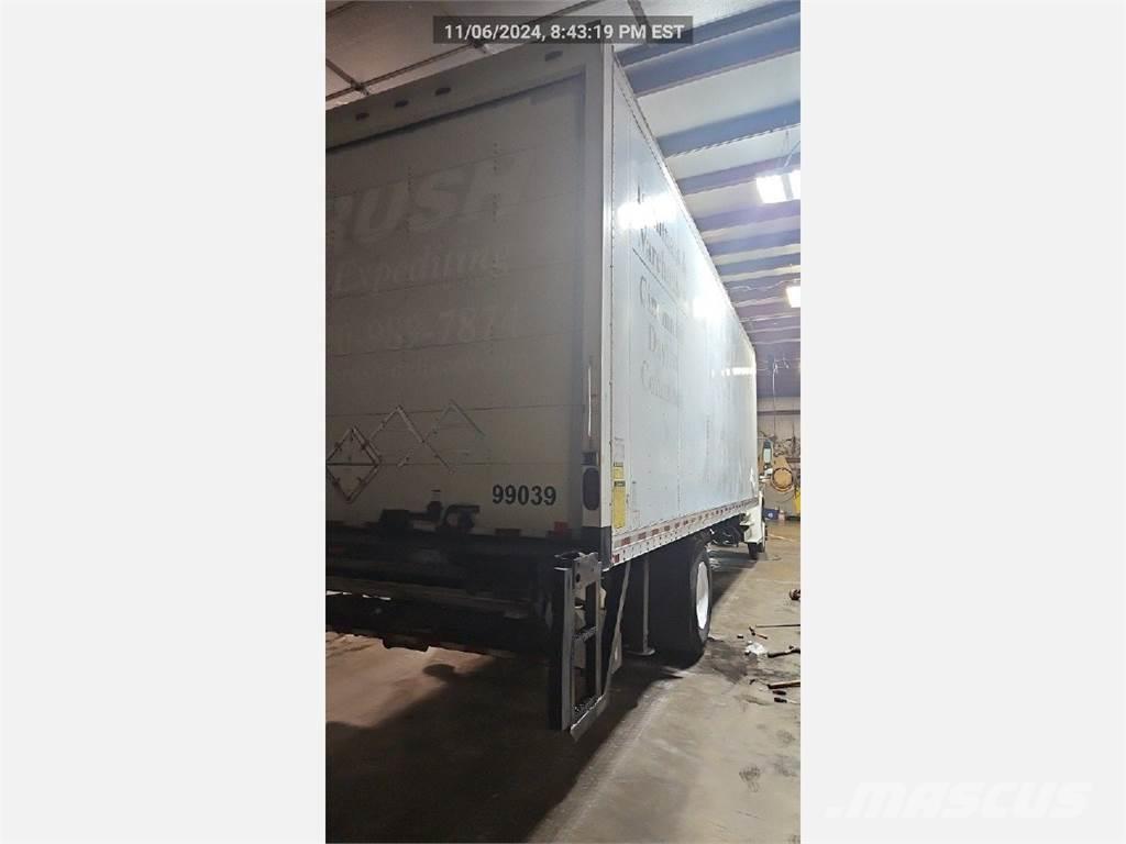 Freightliner M2 Camiones con caja de remolque