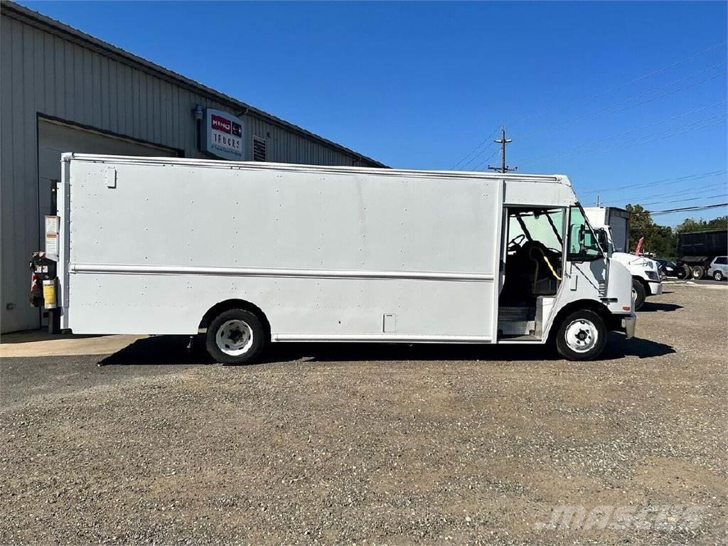 Freightliner MT45 Vehículos de caha cerrada