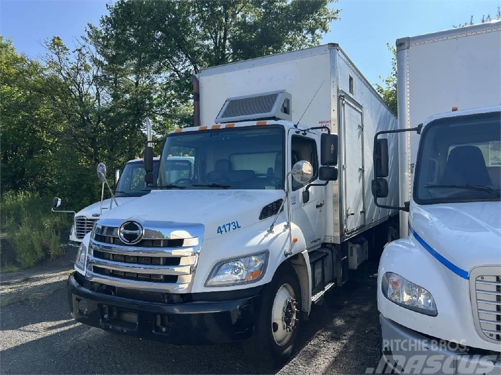 Hino 338 Camiones con caja de remolque