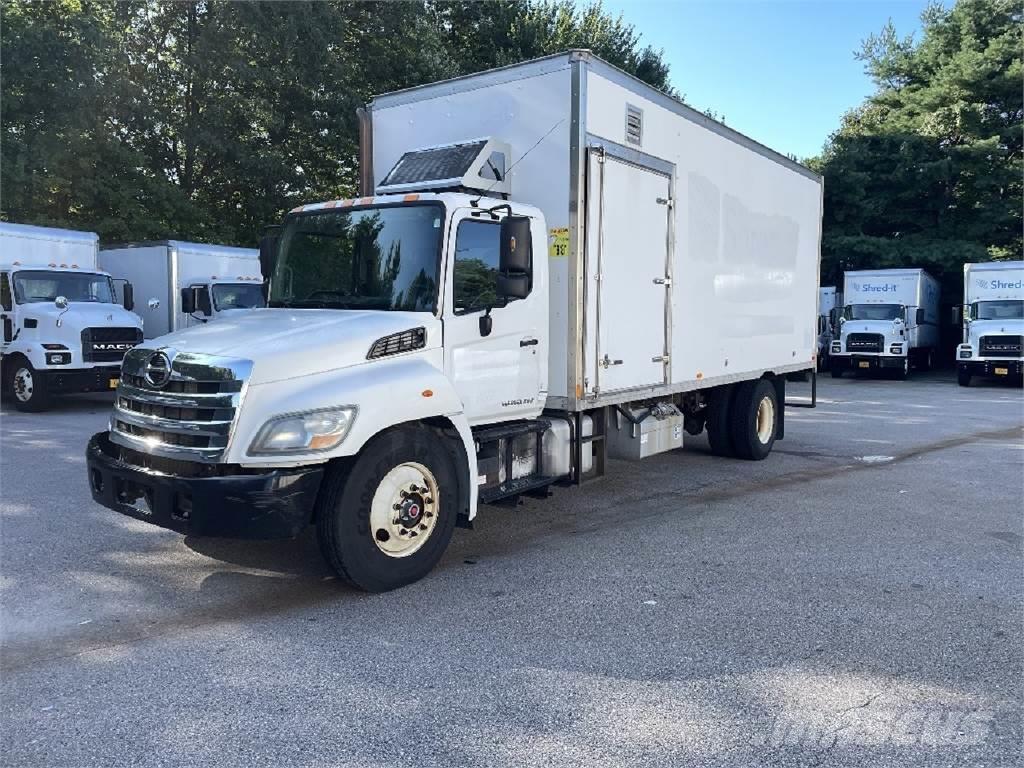 Hino 338 Camiones con caja de remolque