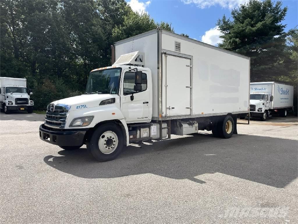 Hino 338 Camiones con caja de remolque