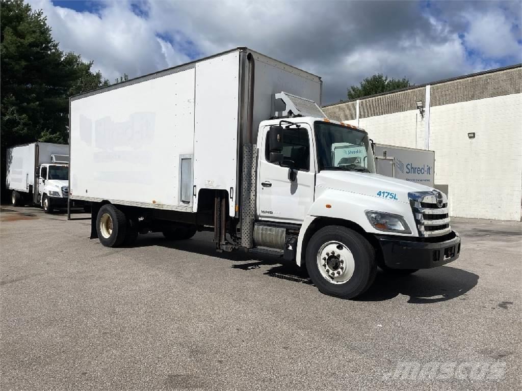 Hino 338 Camiones con caja de remolque