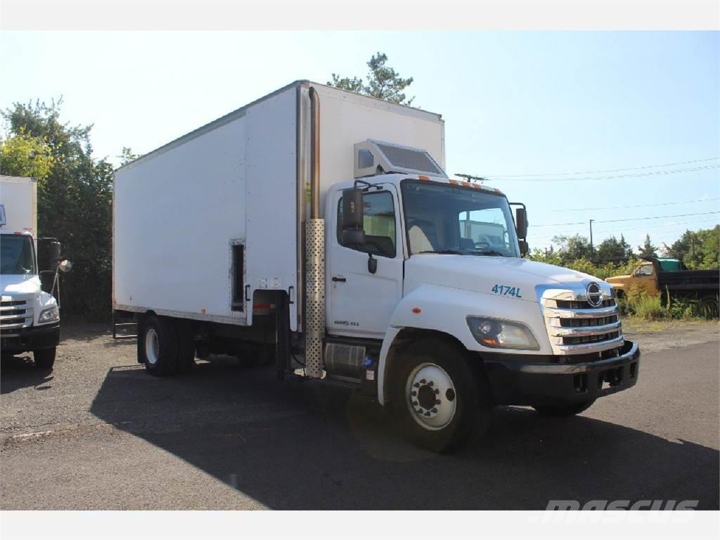 Hino 338 Camiones con caja de remolque