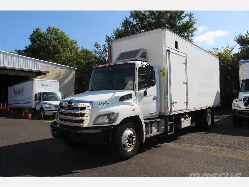 Hino 338 Camiones con caja de remolque