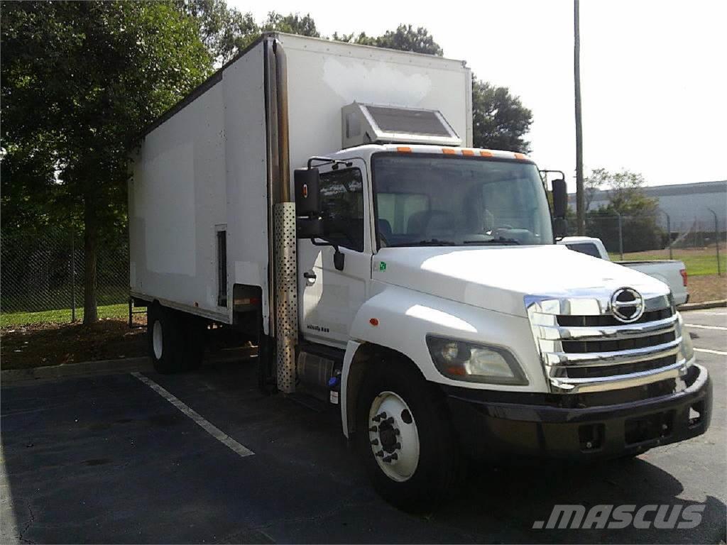 Hino 338 Camiones con caja de remolque