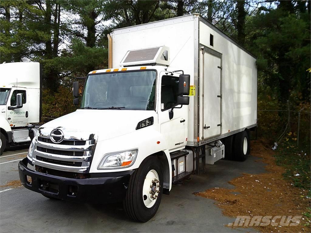 Hino 338 Camiones con caja de remolque