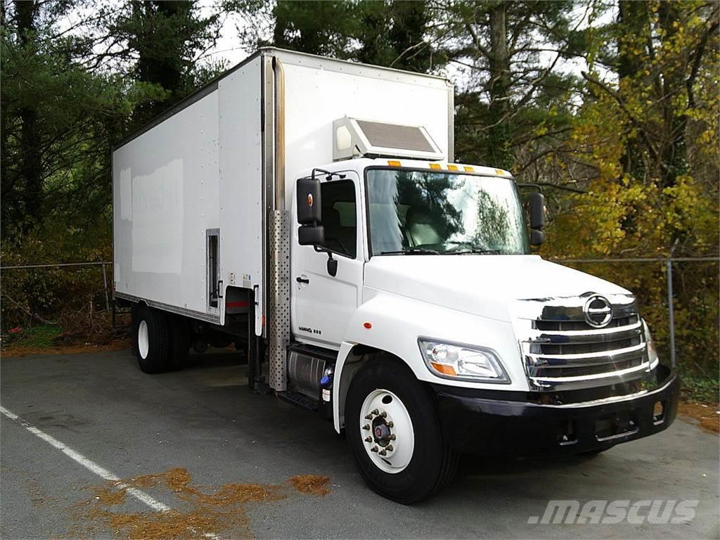 Hino 338 Camiones con caja de remolque