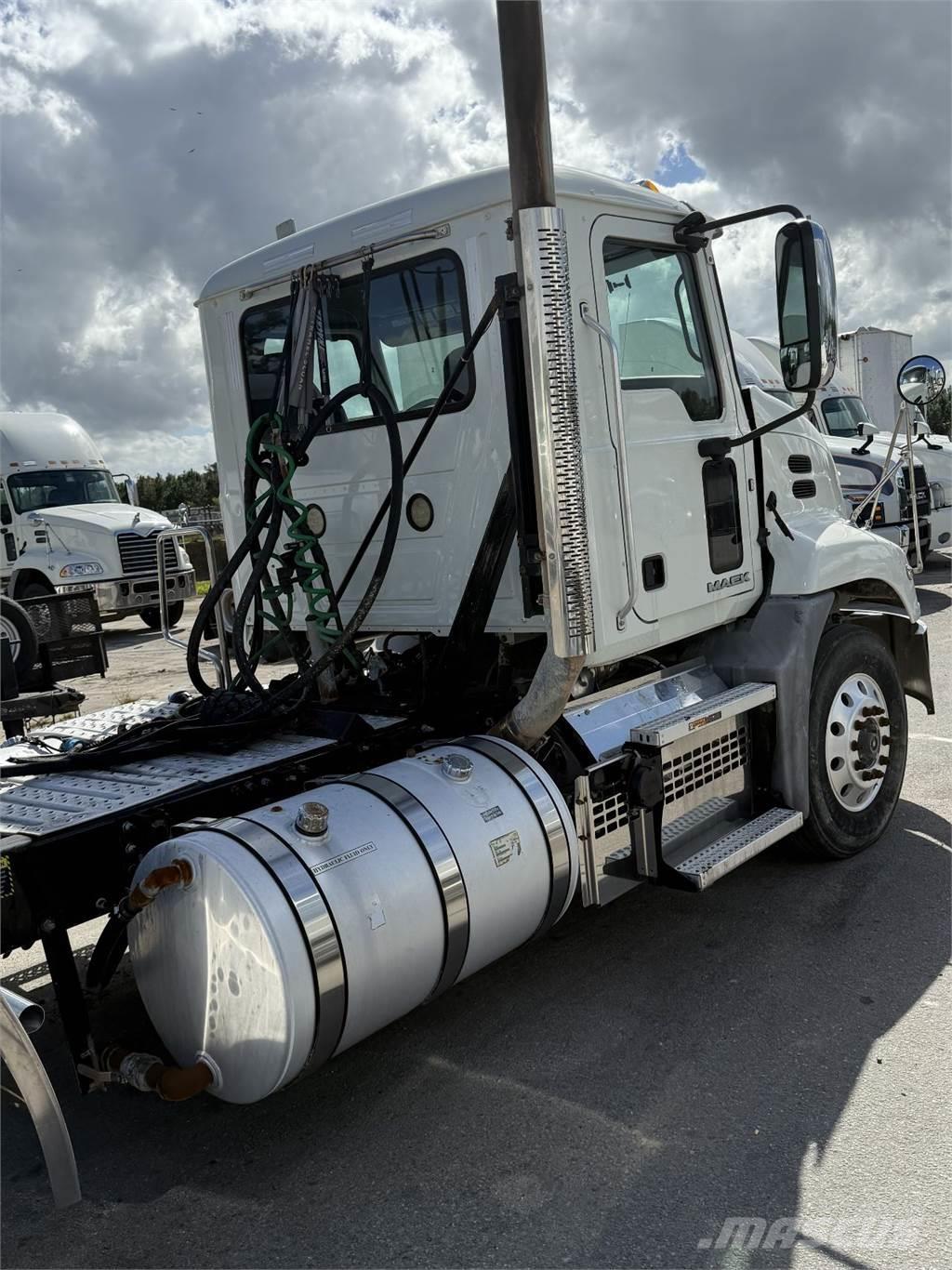 Mack AN64T Camiones tractor